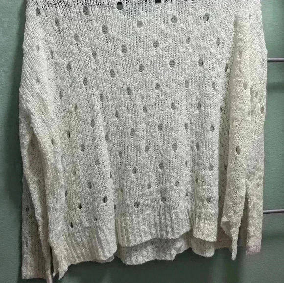 Forever 21 Sweater Size S - Picture 3 of 3